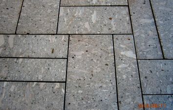 Pavimento interno regolare realizzato in pietra Trachite grigia